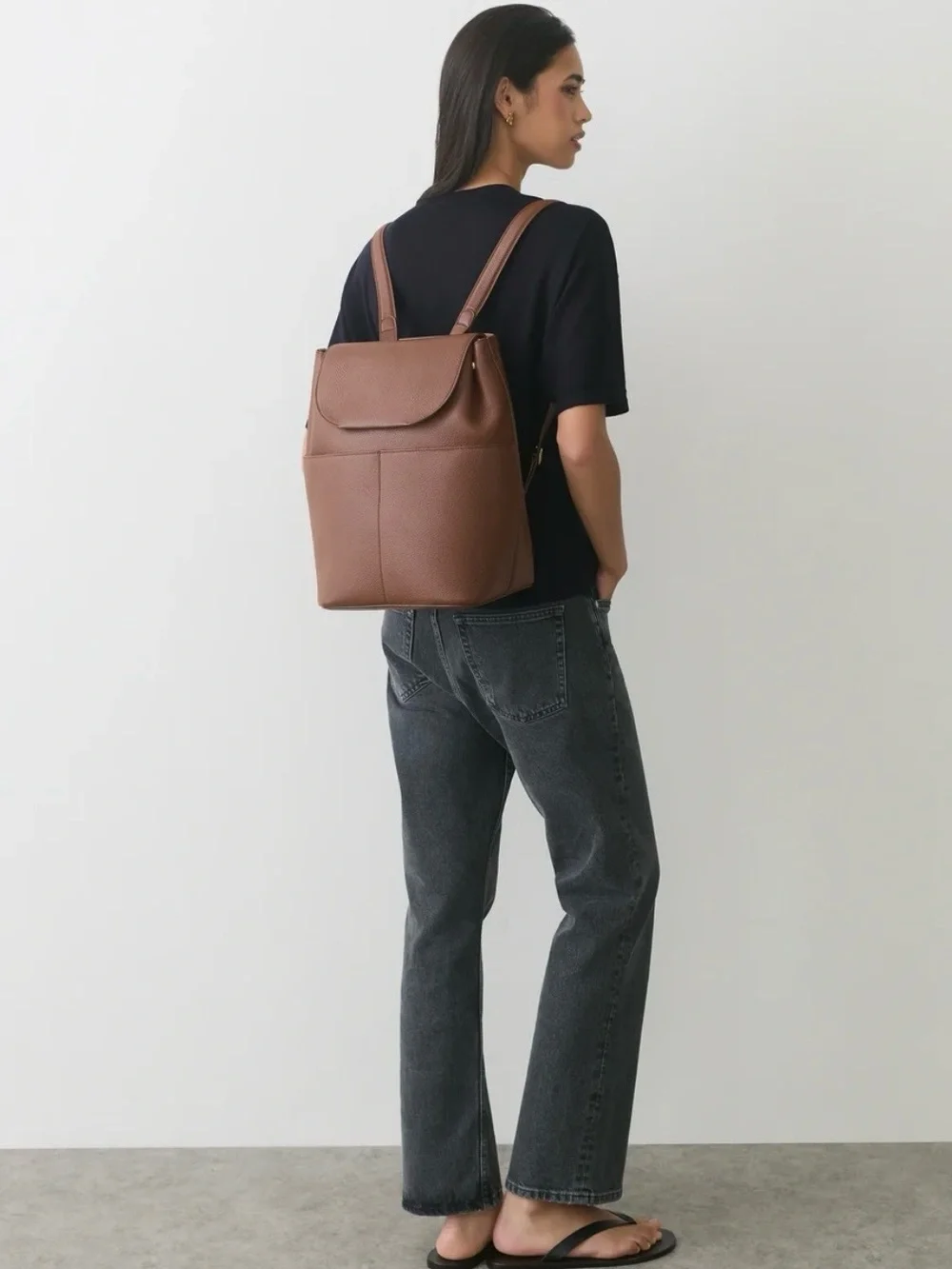 Cuyana Women’s Brown Leather Backpack - Sleek Everyday Carry